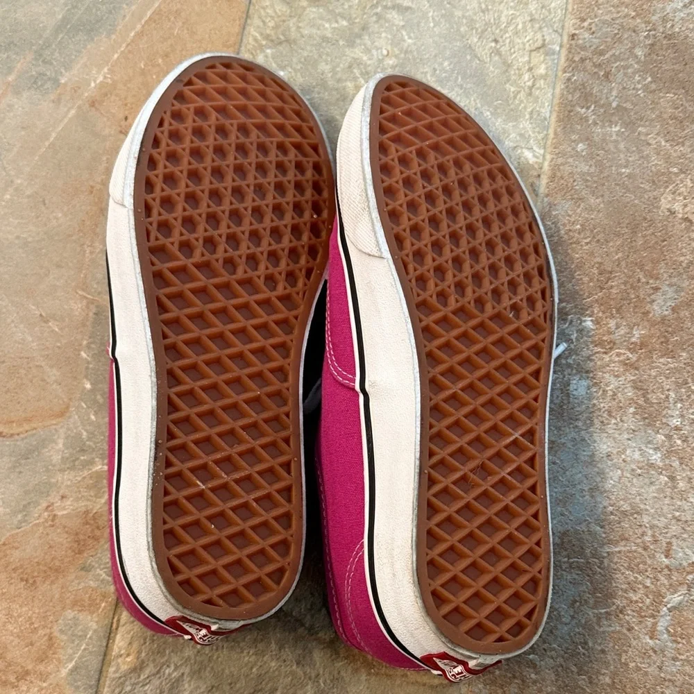 Vans Low-Top Canvas Sneakers in Fuchsia with White Laces - Picture 4 of 5